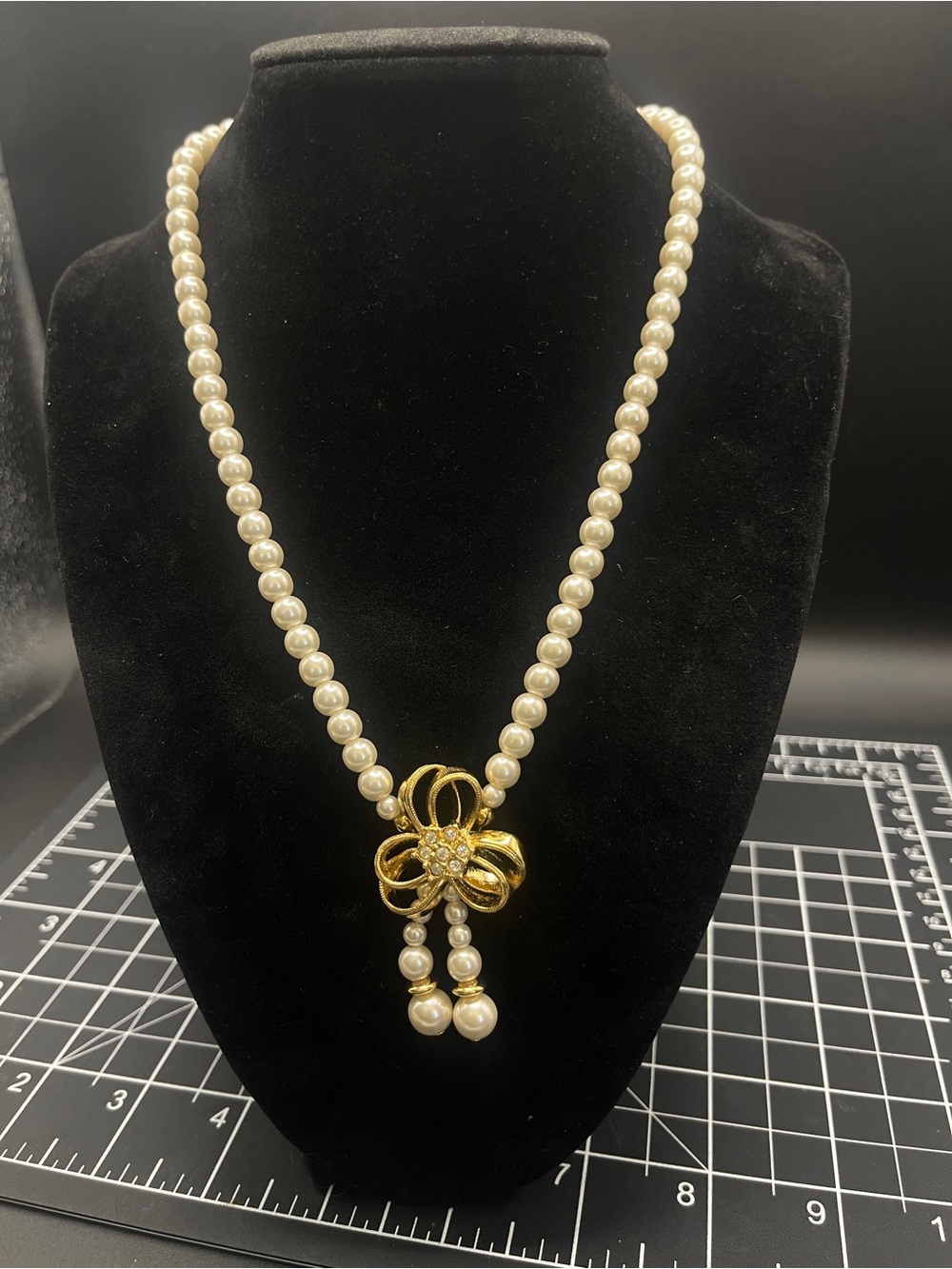 Vintage Avon 18” Faux Pearl Bow Necklace Gold Tone Rhinestone Tassel